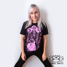 Afbeelding in Gallery-weergave laden, T-shirt with Demon Bat - 100% organic cotton