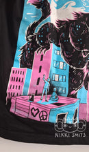 Afbeelding in Gallery-weergave laden, T-shirt with Catzilla