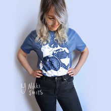 Afbeelding in Gallery-weergave laden, T-shirt with Sleepy Cats - 100% organic cotton
