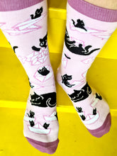 Afbeelding in Gallery-weergave laden, Socks with Mail Cats
